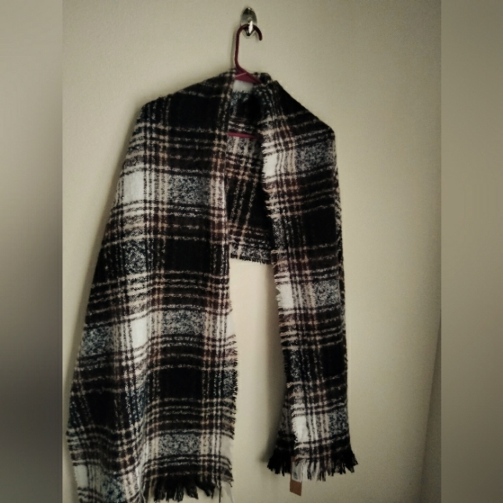 Steve Madden Checkered Scarf in Black, White, & Brown Casual Office Versatile